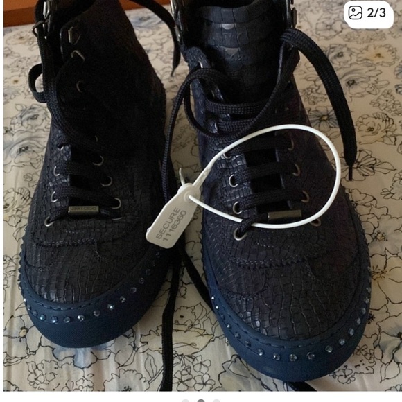 Jimmy Choo Dark blue Alligator Print Sneakers Unisex women size 8.5 - Picture 2 of 3